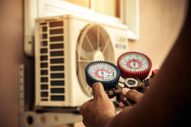 Professional Hvac Installation technician working in Stevenson, AL